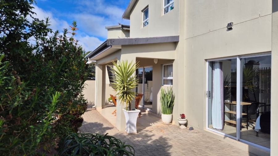 3 Bedroom Property for Sale in Calypso Beach Western Cape